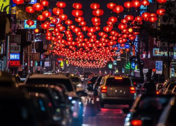 高掛萬盞大紅燈籠 璀璨迎接農曆春節