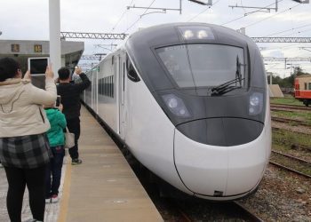 EMU3000城際列車臺東首航 東部春節運輸量能提成13% 未來可達40%