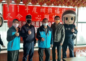 穿越道上行人走　機車汽車請稍後