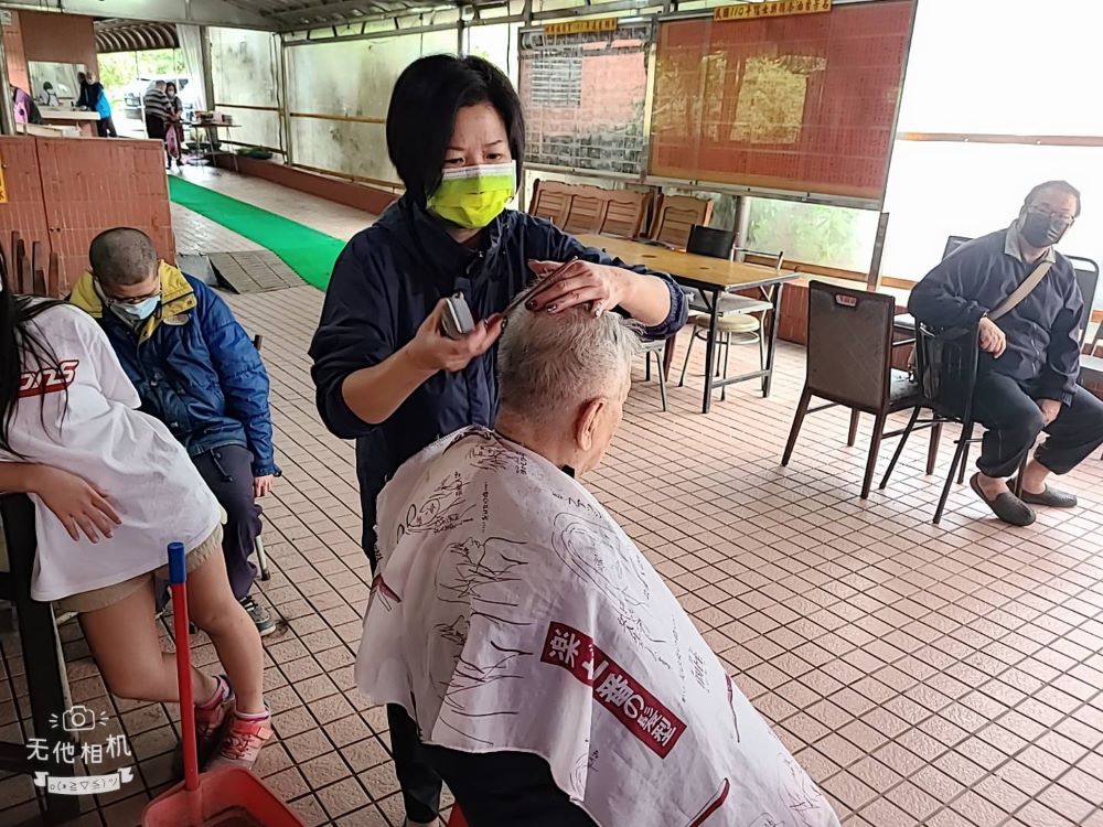 百福派出所聯合圳頭福德宮舉辦春節前夕寒冬送暖及愛心義剪活動