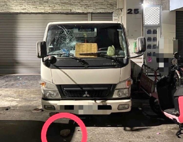 3台汽車同晚玻璃遭磚塊毀損 眼尖警現場迅速破案 3台汽車同晚玻璃遭磚塊毀損 眼尖警現場迅速破案