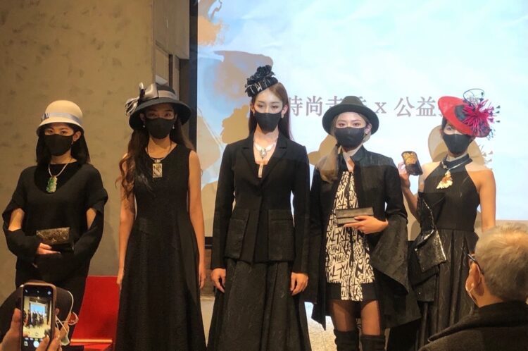 公益拍賣活動現場實況。(圖/東梨教育學院提供)