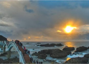 三仙台八拱橋迎曙光 6000名遊客齊聚慶新年