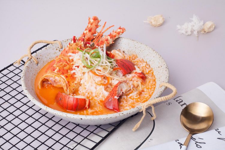 中西餐雙主廚新到任 長榮鳳凰「龍王泡飯」美味登場