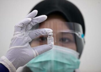 伪造5600份疫苗证书 大马一诊所谋财千万