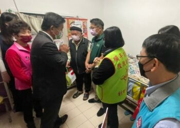 全台同步賀節弱勢台南議長率先送禮到家