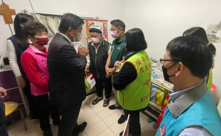全台同步賀節弱勢台南議長率先送禮到家 全台同步賀節弱勢台南議長率先送禮到家