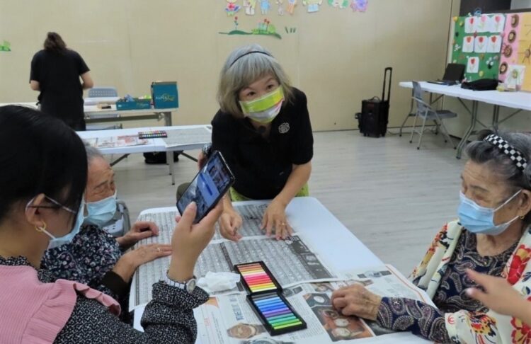 勞動部高屏澎東區銀髮中心 助高齡70歲銀髮人成為講師再展光芒 勞動部高屏澎東區銀髮中心 助高齡70歲銀髮人成為講師再展光芒