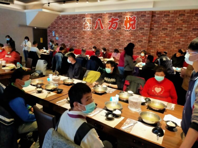 協助身障就業 八方悅鍋物羅東店年終餐聚 暖心也暖胃