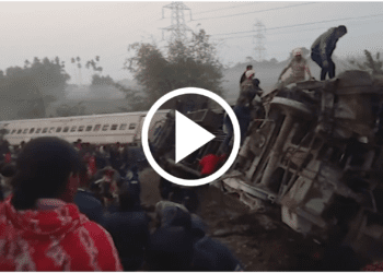 印度列车脱轨翻覆 至少7死50伤