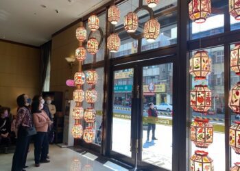 台南富信樂齡剪紙花燈展