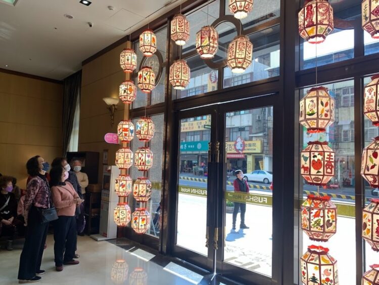 台南富信樂齡剪紙花燈展