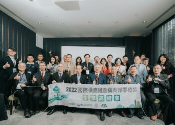 台廠如何抓住國際供應鏈重構與淨零碳排新契機？太陽能電廠凌積邀請重量級專家說分明