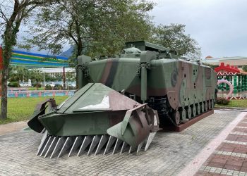 吉安鄉希望公園喜迎新年展創意 全國獨有兩棲工兵掃雷車坐落