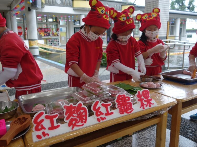 喜氣滿滿辦年貨 羅東鎮立幼兒園年味濃