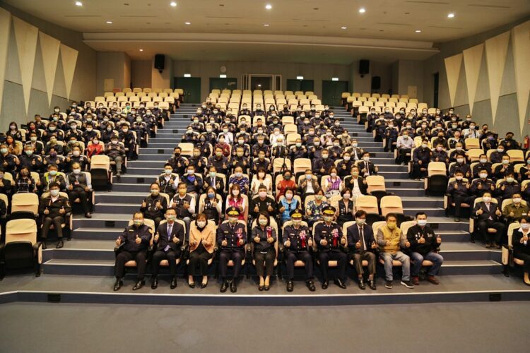 嘉義市政府警察局卸、新任局長交接典禮暨各分局科偵小隊正式成立揭牌儀式 嘉義市政府警察局卸、新任局長交接典禮暨各分局科偵小隊正式成立揭牌儀式