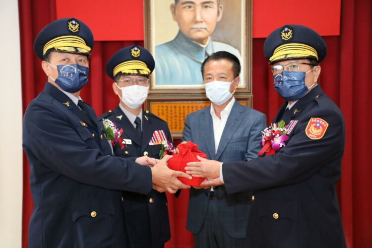 嘉義縣警察局長新舊交接 由資歷完整的陳明君局長接任 嘉義縣警察局長新舊交接 由資歷完整的陳明君局長接任