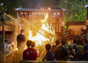 堅持實搭實拍！《素還真》打造巨大洞窟騰空拍攝、百萬場景直接放火燒！