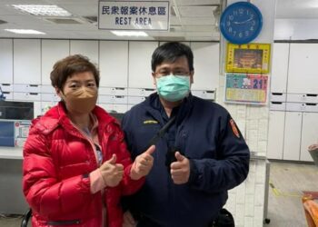 女兒忘帶證件焦急母求警協助 五福警驅車鳴笛安全送達考場解危