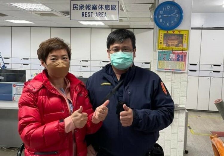女兒忘帶證件焦急母求警協助 五福警驅車鳴笛安全送達考場解危