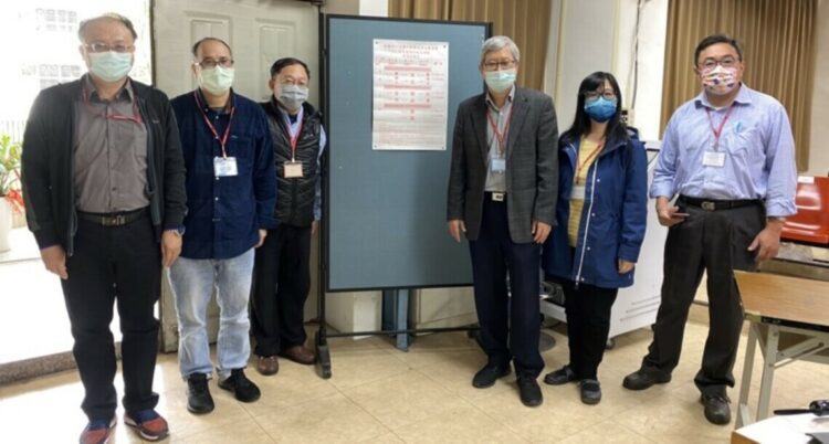 學測第二日 高雄一考區試務順利 吳連賞慰監試老師 學測第二日 高雄一考區試務順利 吳連賞慰監試老師