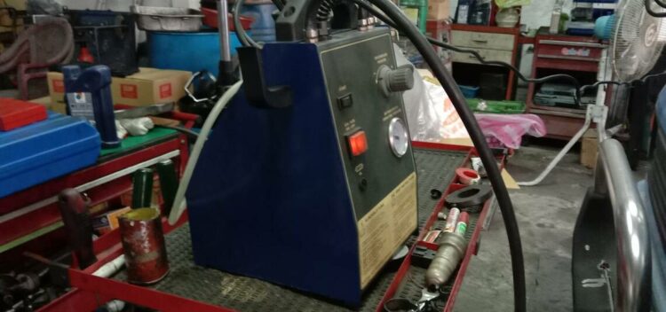 年關即將到,保養汽車趁早,最好找有新儀器的維修廠 /波新聞 年關即將到,保養汽車趁早,最好找有新儀器的維修廠 /波新聞