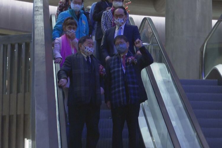 徐旭東、楊文科齊開箱  知名百貨試營運湧人潮