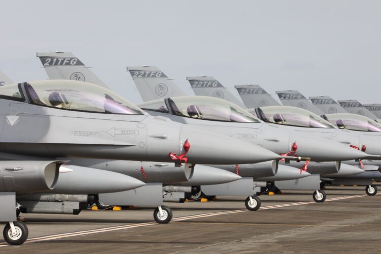 快訊/空軍嘉義基地傳F-16V戰機墜毀 軍方全力搜救中