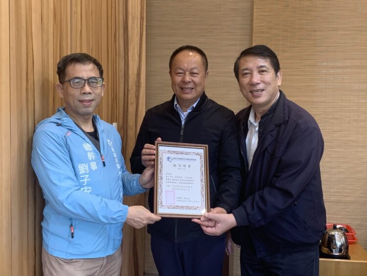 慈善家鄭楊慶傳播善能量 高雄市雲網路多媒體新聞協會榮聘顧問 共同行善