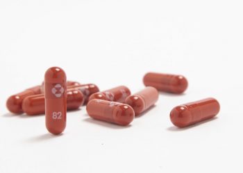 批准第二款口服藥以色列為長者打第四針疫苗