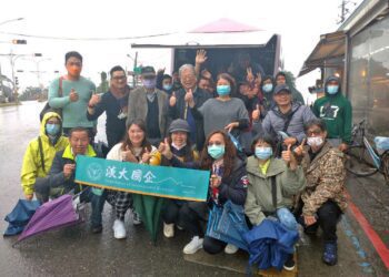 捐冬衣淡大國企社服寒冬送暖 外籍漁工也能過好年