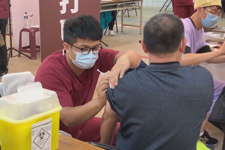 接種疫苗贈禮券 1/3-7日中正市場2樓免預約就能打 接種疫苗贈禮券 1/3-7日中正市場2樓免預約就能打