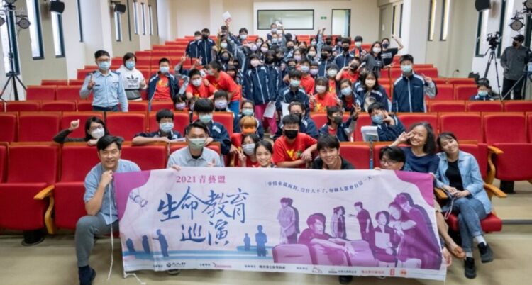 推廣戲劇陪伴教育 青藝盟引領青少年正向處理情緒議題 推廣戲劇陪伴教育 青藝盟引領青少年正向處理情緒議題