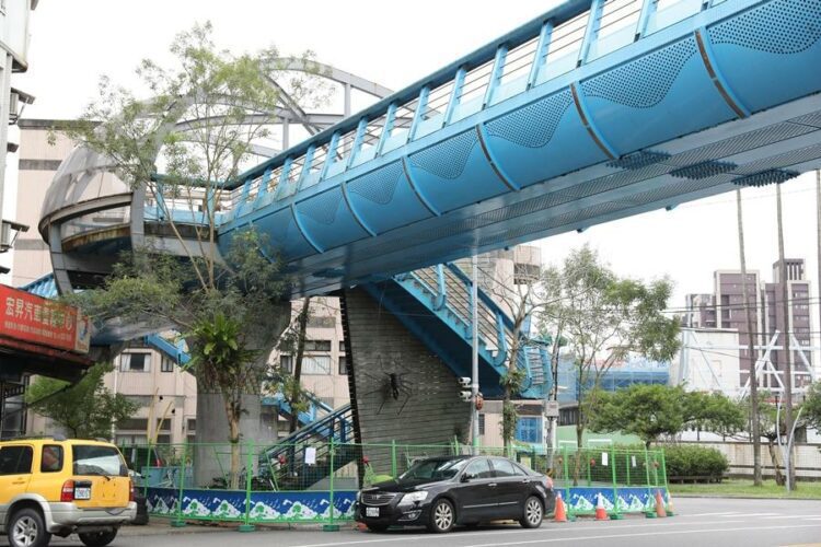 改善環境建置人行空間 南屏人行陸橋近日將拆除 改善環境建置人行空間 南屏人行陸橋近日將拆除