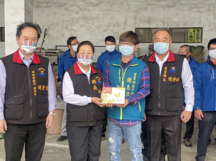 新春福虎溫馨環保情 徐榛蔚慰勞清潔隊員 新春福虎溫馨環保情 徐榛蔚慰勞清潔隊員