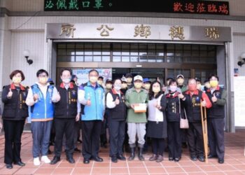 新春福虎送吉祥 溫馨環保情 徐榛蔚春節前夕慰勞清潔隊員