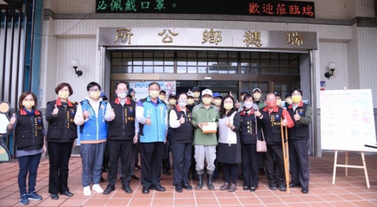 新春福虎送吉祥 溫馨環保情 徐榛蔚春節前夕慰勞清潔隊員 新春福虎送吉祥 溫馨環保情 徐榛蔚春節前夕慰勞清潔隊員