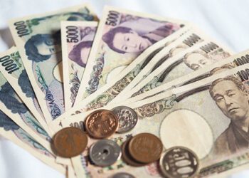 日圆购买力降至近半世纪新低