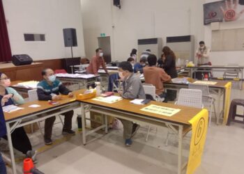 星期一早上屏東市市公所又出現民眾領取消費券 /波新聞