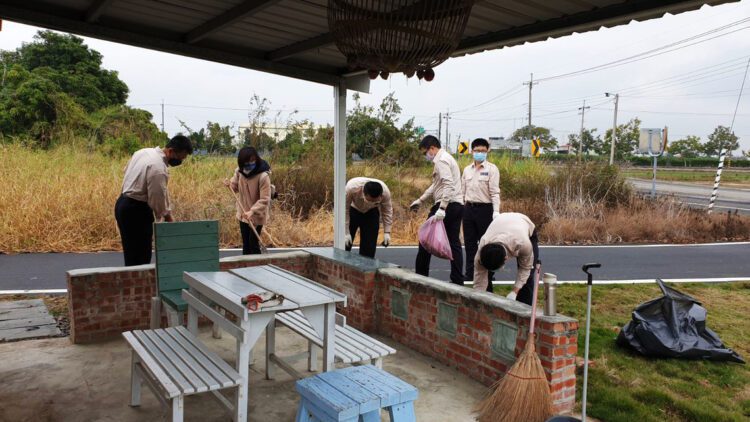替代役男助除舊佈新 嘉義縣獨居長輩抵嘉幸福過好年 替代役男助除舊佈新 嘉義縣獨居長輩抵嘉幸福過好年