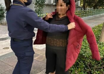 最冷寒流夜失智婦瑟縮街頭 婦幼暖警助返家