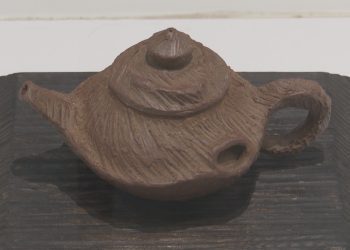 李仁燿陶藝創作個展 0.01公分小口瓶技藝高超