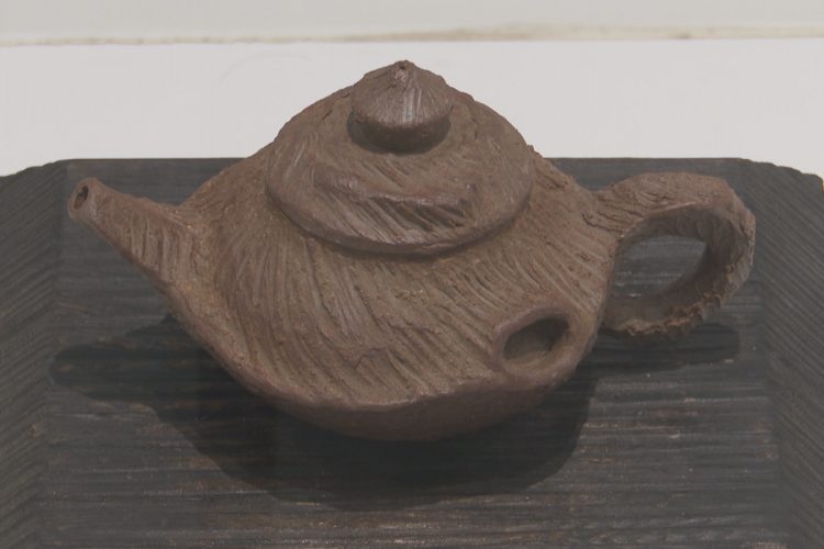 李仁燿陶藝創作個展 0.01公分小口瓶技藝高超