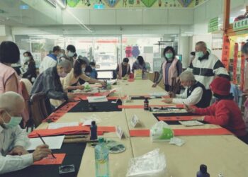 歡喜迎虎年 市圖楠仔坑分館借書送春聯