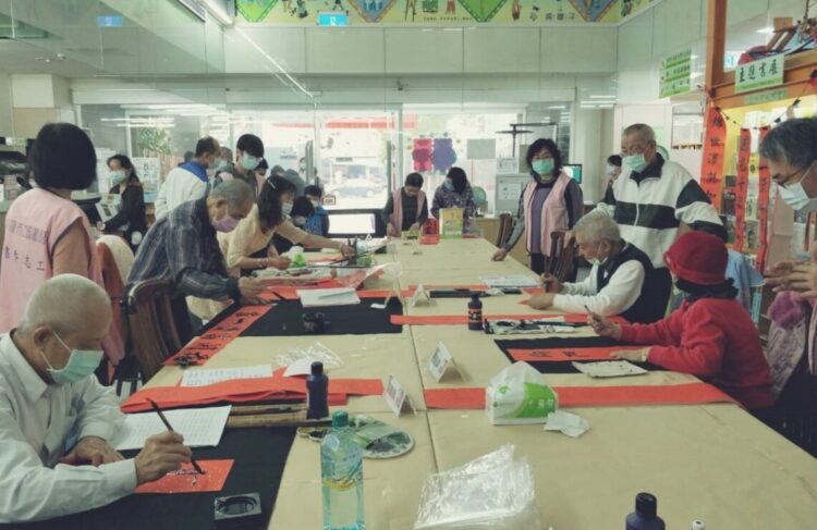 歡喜迎虎年 市圖楠仔坑分館借書送春聯 歡喜迎虎年 市圖楠仔坑分館借書送春聯