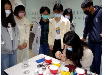 正修科大餐飲冬令營 帶領學員體驗3D立體雕花活潑有趣