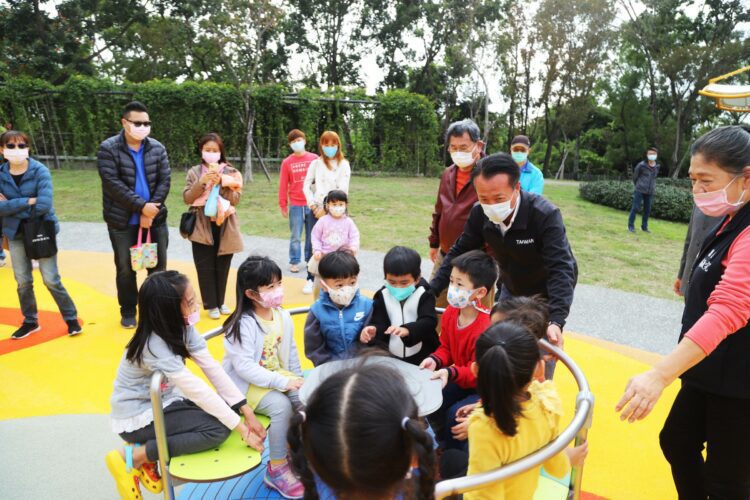 民雄早安公園遊戲場整修完成 翁章梁:提供鄉親凝聚感情的空間 民雄早安公園遊戲場整修完成 翁章梁:提供鄉親凝聚感情的空間