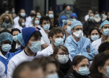 法英放宽防疫措施 奥地利强制成人接种疫苗