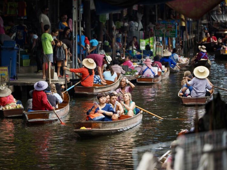 泰国政府4月起向外国旅客收取300铢入境费 泰国政府4月起向外国旅客收取300铢入境费