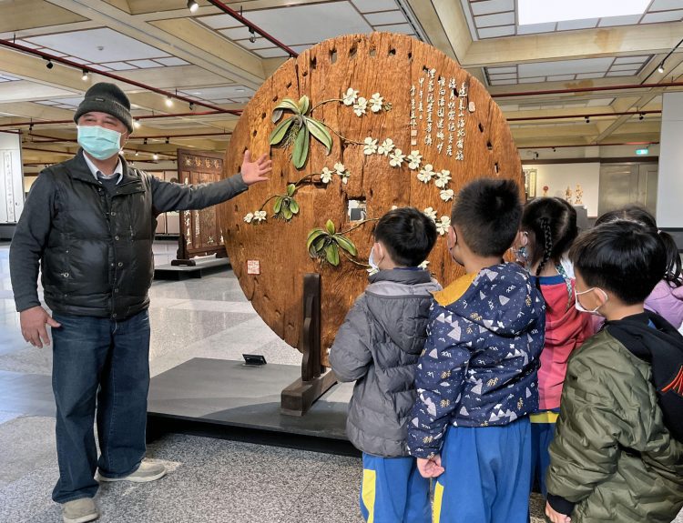 港藝中心舉辦人間國寶李秉圭木雕特展　把握機會欣賞巨作「金銀廳格扇」